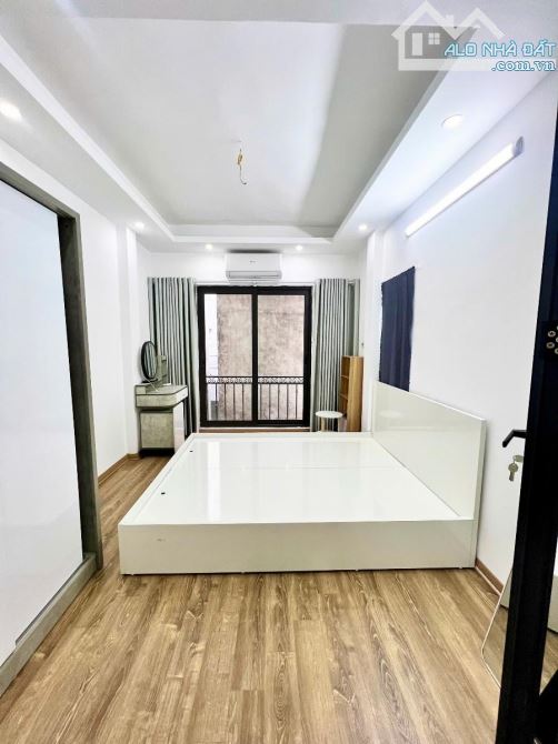 💵HƠN 5 TỶ💵NHÀ HOÀNG HOA THÁM- 31M², 5T, MT 3M - FULL NỘI THẤT- CÓ SÂN RIÊNG - NGÕ TO - 3