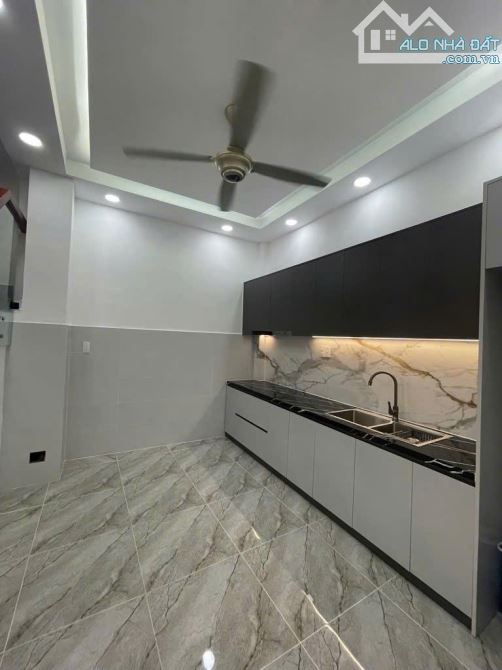 NHÀ 4 TẦNG GIÁP QUẬN 4, VỊ TRí ĐẸP - CHỈ 7,6 TỶ - 4