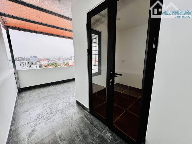 Lệ Mật - Long Biên - LÔ GÓC - NHÀ MỚI KÍNH KOONG  - GẦN PHỐ - Ô TÔ ĐỖ CỬA - 4 NGỦ ĐỦ CÔNG - 5