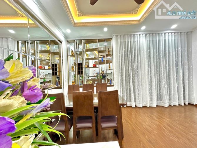 Nhà đẹp Cầu Giấy - 6 tầng - Sát ô tô - Full nội thất - Giá chỉ 7.9 tỷ! - 6