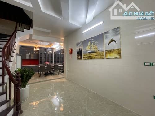 🔥HOT! NHÀ ĐẸP Ở LUÔN - GẦN PHỐ, Ô TÔ ĐỖ CỬA - Hai Bà Trưng, 39m², MT 4.6m, 4T, Giá 10.8 T - 6