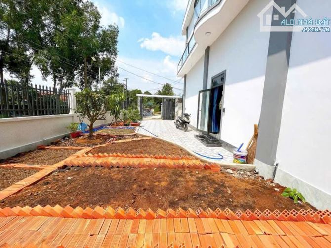 Biệt thự nhà vườn ngang 11m lô góc 2 mặt tiền mới, đẹp, giá tốt - 9