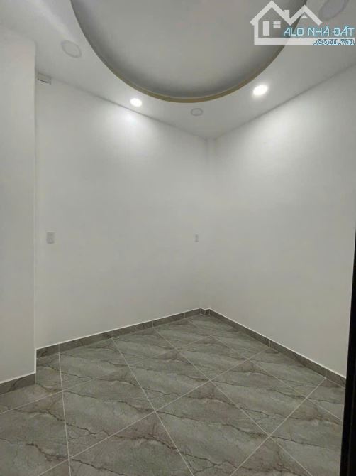 NHÀ 4 TẦNG GIÁP QUẬN 4, VỊ TRí ĐẸP - CHỈ 7,6 TỶ - 9