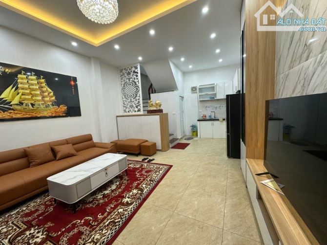 BÁN NHÀ VIỆT HƯNG, LONG BIÊN, 35M, HƠN 6 TỶ, HÀNG XÓM VINHOME RIVERSIDE.