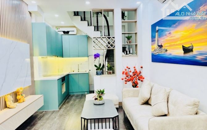 Bánn Đất tặng nhà 3 tầng kinh doanh sầm uất ngày đêm 3 ô tô tránh nhau trước nhà Cổ Điển