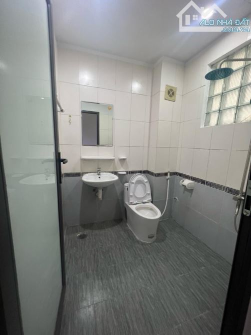 BÁN NHÀ TẠI LĨNH NAM-  NGÕ THÔNG- 7 PHÒNG NGỦ- 53M2- GIÁ 6 TỶ95