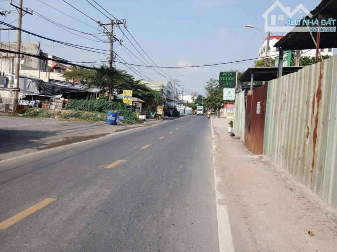 Gi/ảm s.âu 1800m2 ĐẤT CHO THUÊ. Mặt Tiền Bưng Ông Thoàn. Có thổ cư.