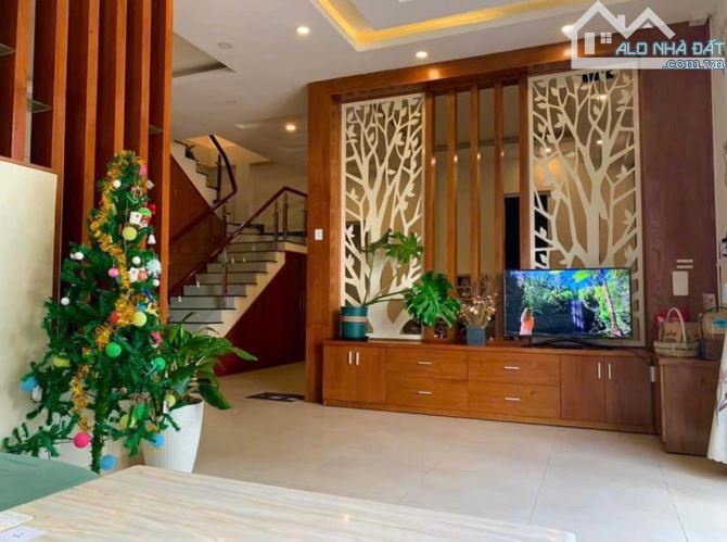 Hạ 9ty5 xuống 7ty4 bán nhanh trong tuần căn homestay trung tâm đà lạt