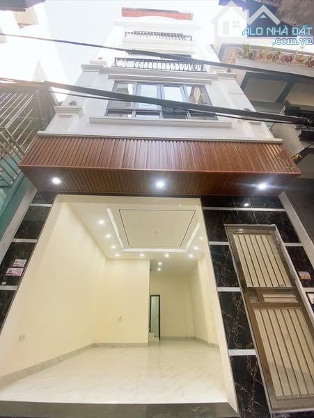 Bán Nhà Mới 39m2 - 5T- Hà Cầu- ô tô đỗ cửa- Đường rộng thông- Có Thang Máy- Nhỉnh 10 tỷ