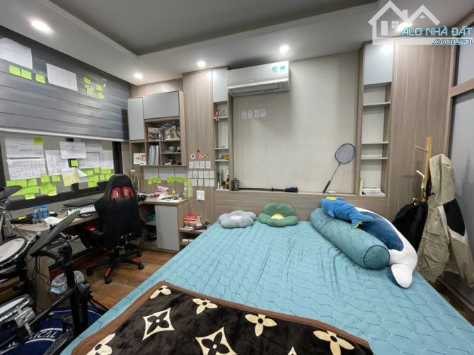 BÁN NHÀ HOÀNG QUỐC VIỆT – PHÂN LÔ VIP – Ô TÔ TRÁNH – FULL NỘI THẤT – 7.8 TỶ