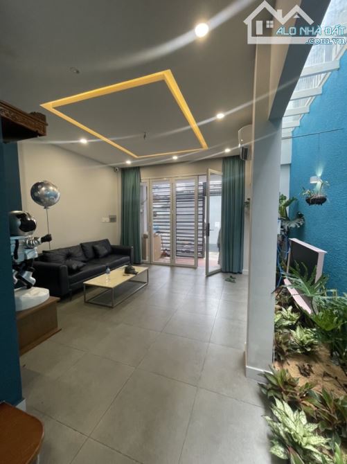 Villa mini NGANG KHỦNG 5M- NHỈNH 6 TỶ- HẺM XE HƠI THÔNG