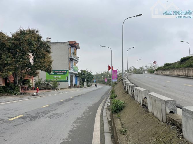 Bán đất phúc lợi, mặt đê giá tốt, đường to vỉa hè