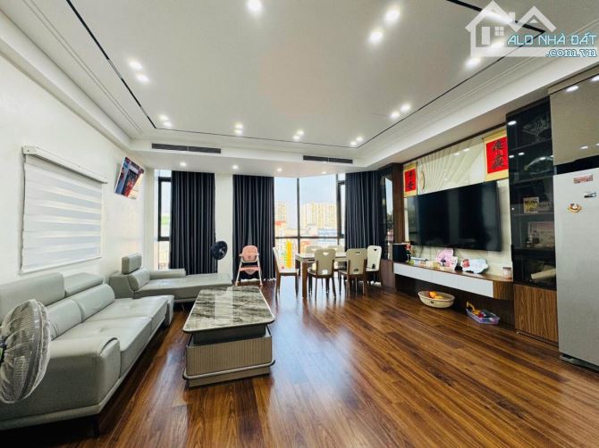 HIẾM! MẶT PHỐ HỒNG TIẾN, Nguyễn Văn Cừ, 7 Tầng, 50M2,  ÔTô Tránh, THANG MÁY Full NỘI THẤT