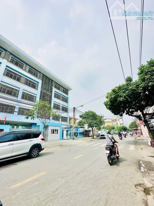 Bán nhà hẻm xe hơi (c100m) Âu Dương Lân Quận 8, 30m2, 2 tâng.