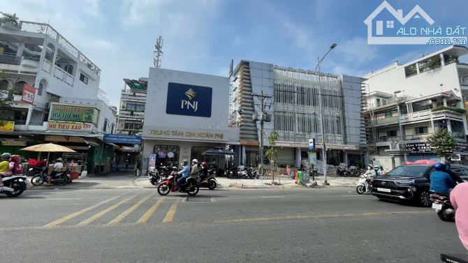 Cho thuê nhà nguyên căn mặt tiền Tân Sơn Nhì 8x20 , 1 trệt 7 lầu