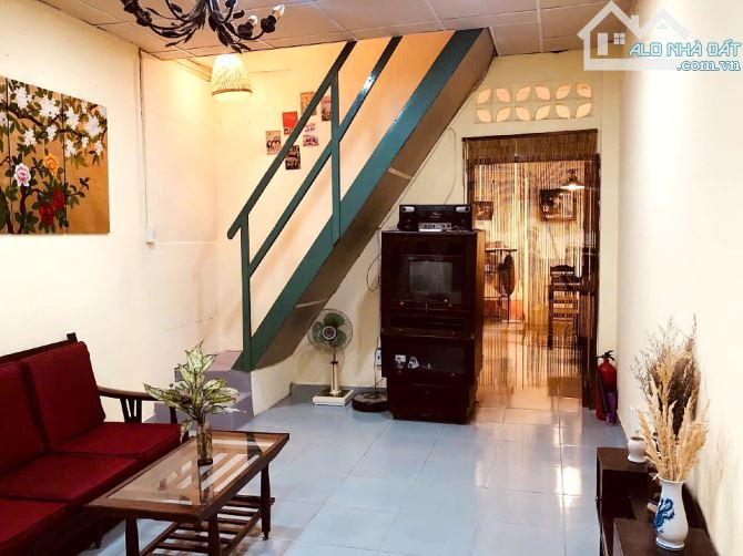 Nhà thuê phong cách retro 1 lầu hẻm Đỗ Quang Đẫu, Quận 1