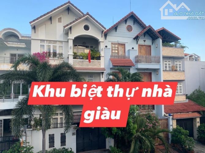 Khu biệt thự bên sông đường số 10 Hiệp Bình Chánh. Ra Phạm Văn Đồng 500m, sân bay 15 phút