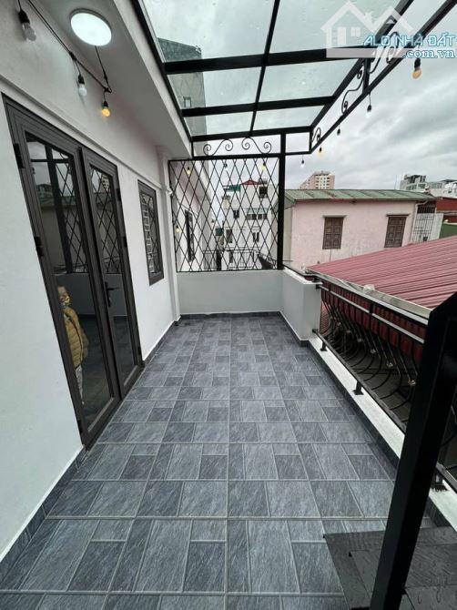 Bán nhà phố Thái Hà, Đống Đa 40m2, nhà đẹp thang máy, Ô Tô đỗ cổng 11.6 tỷ