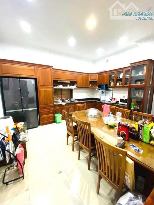 Bán Nhà Xuân La, Tây Hồ - 70m², 4 Tầng, Tặng lại Full Nội Thất, Giá 10 Tỷ