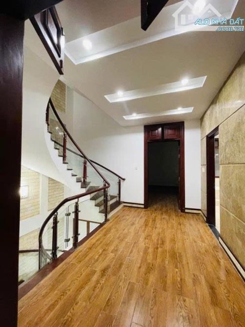 Siêu Hiếm Phố Trần Thái Tông, Cầu Giấy 130m2 Mặt Tiền 7.5m Dòng Tiền 1.2 Tỷ/năm Giá 74 Tỷ