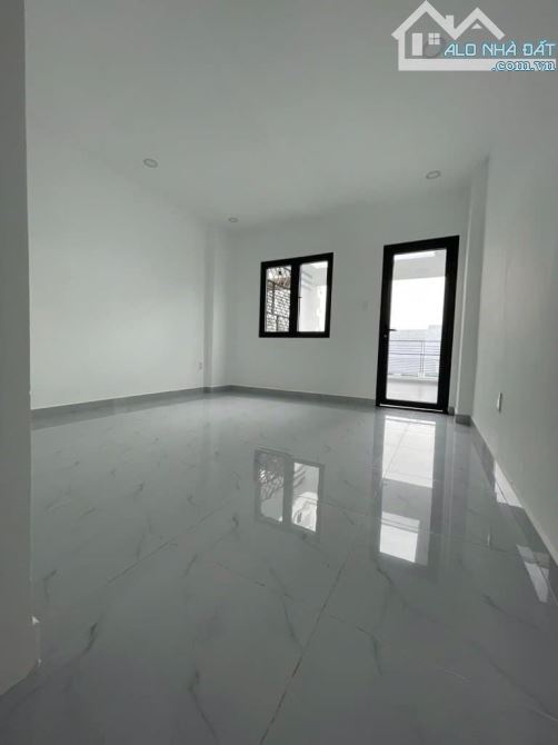 Bán nhà 4 tầng mặt tiền, Quận 7, 72m², gần Phú Mỹ Hưng, giá chỉ 12.7 tỷ!