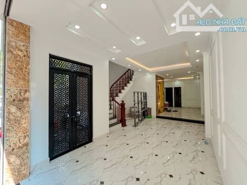 🔥 SIÊU PHẨM NHÀ ĐẸP - VIEW HỒ LINH ĐÀM - Ô TÔ VÀO NHÀ - 50m² - MT 5m - 5 tầng - 11.4 tỷ🔥