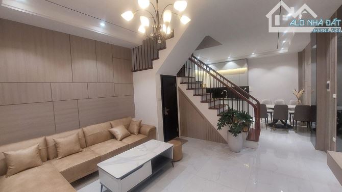 🏡 Bán nhà gần Khu Đấu Giá Ngô Thì Nhậm, Hà Đông - 42m 5T - Ô tô đỗ cửa - 10+ Tỷ