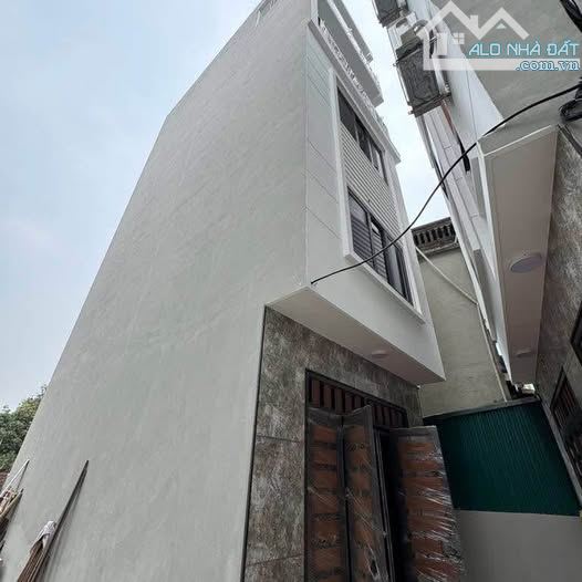 NHÀ ĐẸP LẠC LONG QUÂN - 30m2 - 7.86TỶ - Ô TÔ - NGÕ THÔNG - 1