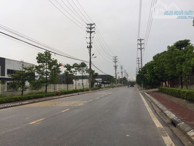 Bán 9000m² có 500 m² văn phòng giá 20 tỷ đường tránh Đồng văn - 1