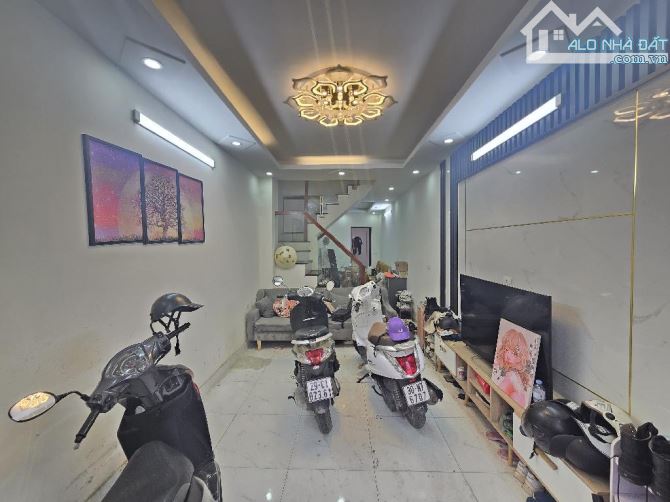 BÁN NHÀ PHỐ MÌNH KHAI,56M,3T,MT 3,5M, GIÁ 7,3TỶ,XE 3 GÁC QUA CỬA. - 1