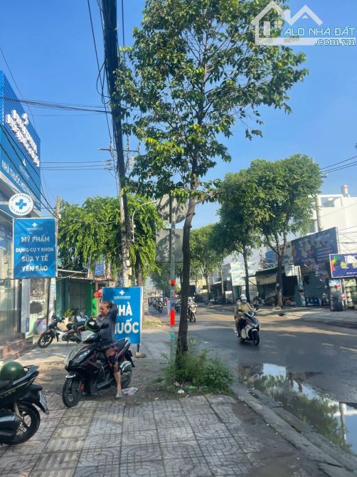 NHÀ Bình Chánh ĐANG KINH DOANH HIỆU THUỐC TÂY 2 MẶT TIỀN - TRỊNH NHƯ KHUÊ - 1