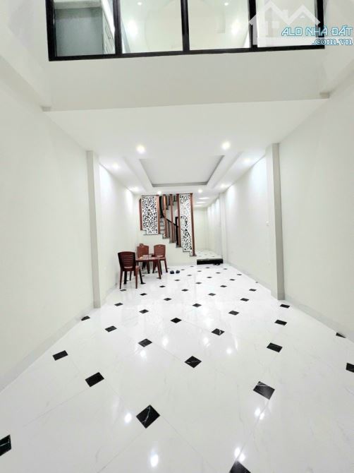 HIẾM! NHÀ KIM GIANG 7 TẦNG THANG MÁY– NGÕ THÔNG RỘNG -DT:40m2 Nhỉnh 8 Tỷ - 1
