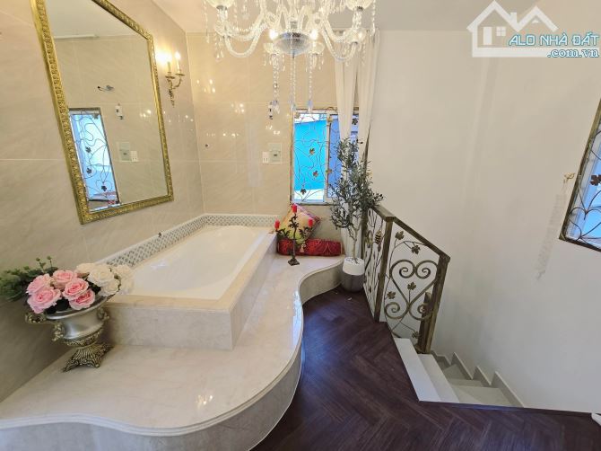 SIÊU HIẾM, Q3 - SAU LƯNG MẶT TIỀN NGUYỄN THỊ MINH KHAI - NGUYỄN THIỆN THUẬT - 5 TẦNG - 16