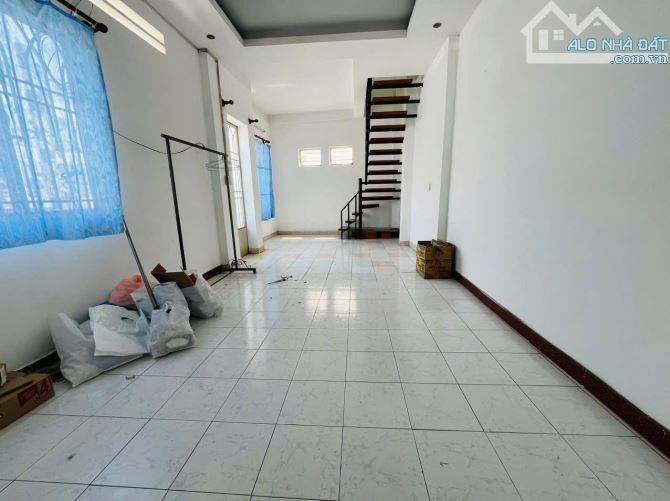 Nhà 2 lầu trung tâm Biên Hoà chỉ 2.5tỉ.SHR Hoàn công gần nhiêu trường công lớn Biên Hoà - 2