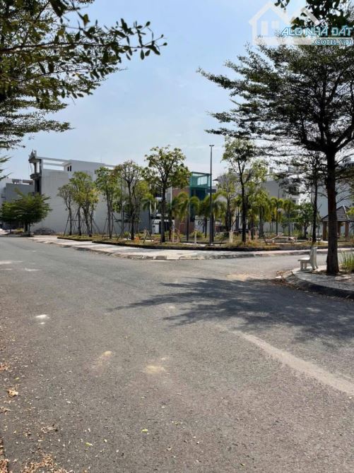 Thanh lý lô đất 95m2 giá 28tr/m bớt ít lộc nằm mặt tiền đường kinh doanh buôn bán tấp nập - 2