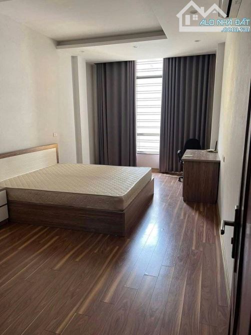 Cho thuê nhà nguyên căn mới full nội thất ngõ 89 Lạc Long Quân. DT 70m x 5,5t, mt 5m. 20tr - 2