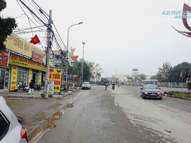 THÔNG SỐ VÀNG, MẶT TIỀN KHỦNG, ĐƯỜNG THÔNG, CONTAINER ĐỖ CỦA NGÀY ĐÊM - KHÊ NỮ - NGUYÊN KH - 2