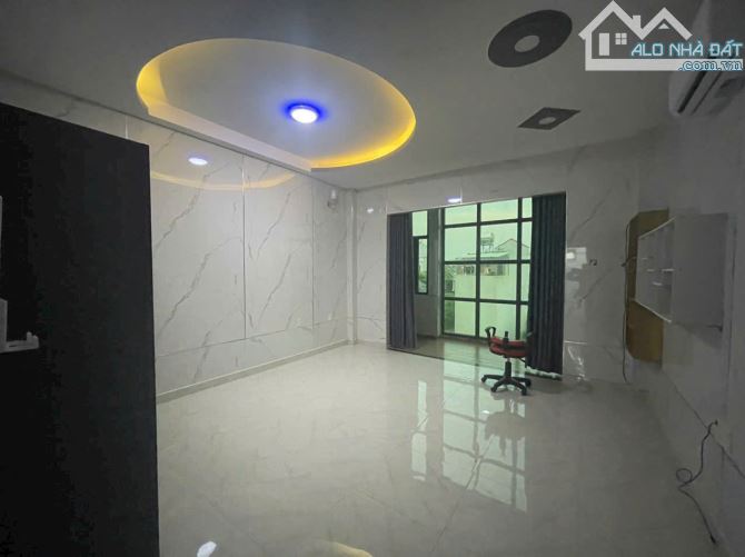 Bán nhà 1 trệt 3 lầu, hẻm xe hơi, gần chợ Long Trường giá nhỉnh 5 tỷ - 2
