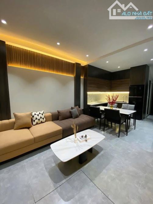 Bán nhà  Mỹ Đình - Lô Góc - Ô Tô đỗ Cửa - 42m2 - Mt4m - Nội Thất VIP Giá 7 Tỷ 85 - 2