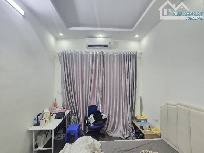 BÁN NHÀ PHỐ MÌNH KHAI,56M,3T,MT 3,5M, GIÁ 7,3TỶ,XE 3 GÁC QUA CỬA. - 3