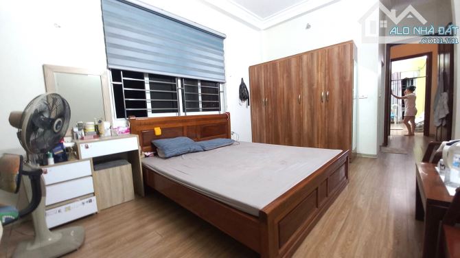 Bán Gấp! Nhà Đẹp 52m², Ô Tô 7 Chỗ, Full Nội Thất, Gần Aeon ,Cầu Vĩnh Tuy Giá Chỉ Hơn 10 Tỷ - 3