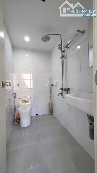 Căn hộ tập thể phố Thái Thịnh, 55m2, 2 thoáng, tặng Full nội thất mới đẹp, chỉ 2,xx tỷ - 3