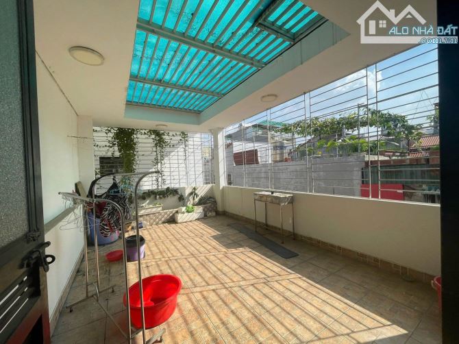 Cho thuê nhà nguyên căn mới full nội thất ngõ 89 Lạc Long Quân. DT 70m x 5,5t, mt 5m. 20tr - 3