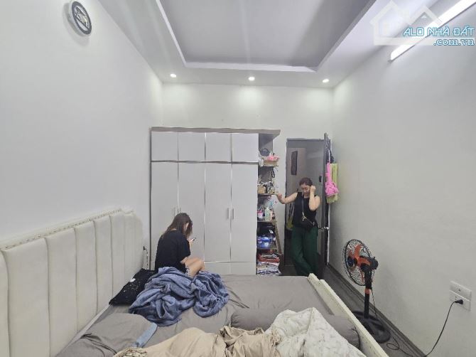 BÁN NHÀ PHỐ MÌNH KHAI,56M,3T,MT 3,5M, GIÁ 7,3TỶ,XE 3 GÁC QUA CỬA. - 4