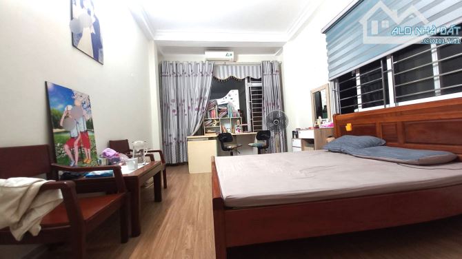 Bán Gấp! Nhà Đẹp 52m², Ô Tô 7 Chỗ, Full Nội Thất, Gần Aeon ,Cầu Vĩnh Tuy Giá Chỉ Hơn 10 Tỷ - 4