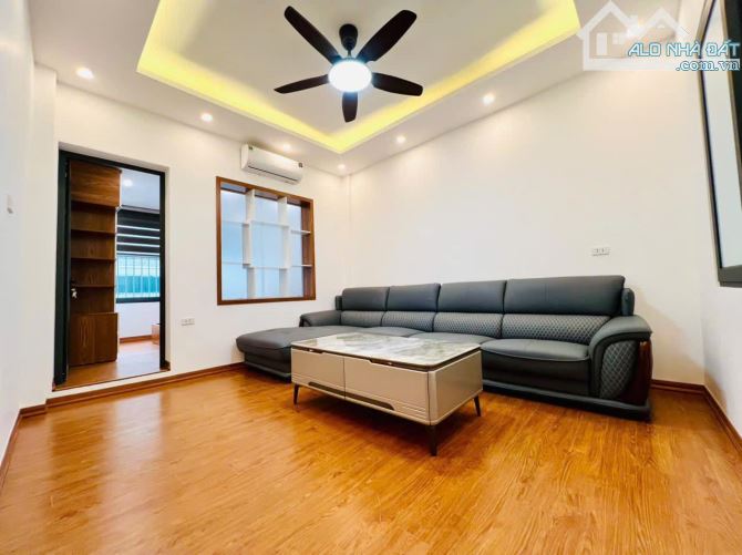 Tập thể Nguyễn Lương Bằng, 70m2, 3 phòng ngủ, lô góc, ô tô đỗ cầu thang, nhỉnh 4 tỷ - 4