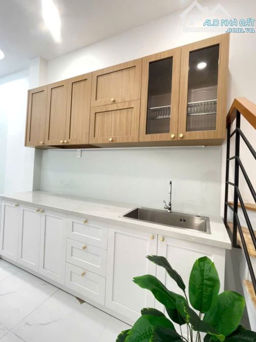 CHỈ 4.45 TỶ CÓ NGAY SIÊU PHẨM 3 TẦNG MT NGUYỄN DUY, P3, DTSD 90M2 - 3