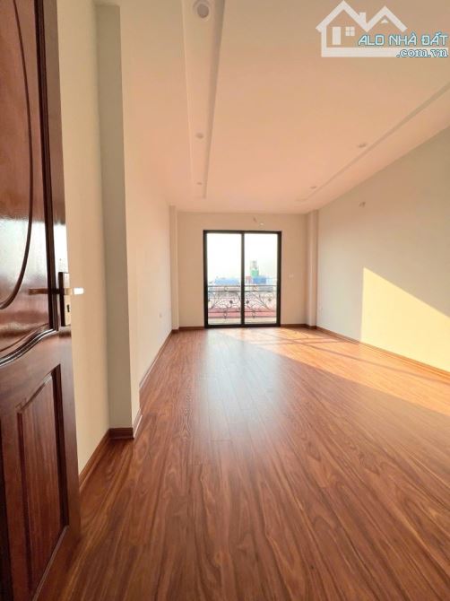 HIẾM! NHÀ KIM GIANG 7 TẦNG THANG MÁY– NGÕ THÔNG RỘNG -DT:40m2 Nhỉnh 8 Tỷ - 4