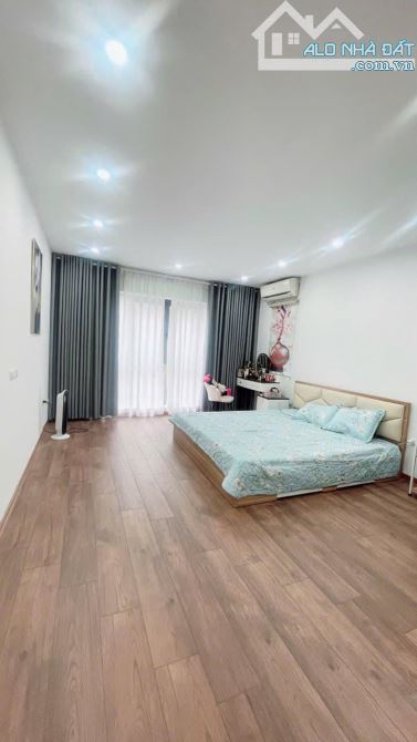 BÁN NHÀ 38M2 HÀNG XÓM VINHOMES RIVERSIDE 5 TẦNG LÔ GÓC NHỈNH 5 TỶ HIẾMMM - 4