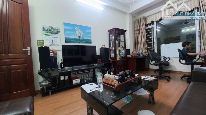 Bán Gấp! Nhà Đẹp 52m², Ô Tô 7 Chỗ, Full Nội Thất, Gần Aeon ,Cầu Vĩnh Tuy Giá Chỉ Hơn 10 Tỷ - 5